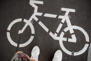 Landkreis und Stadt Osnabrück legen eine vielbeachtete Kampagne neu auf: Wie schon im vergangenen Jahr können sich Schülerinnen und Schüler an dem Wettbewerb „Bike to school“ beteiligen. Symbolfoto: Tima Miroshnichenko / Pexels