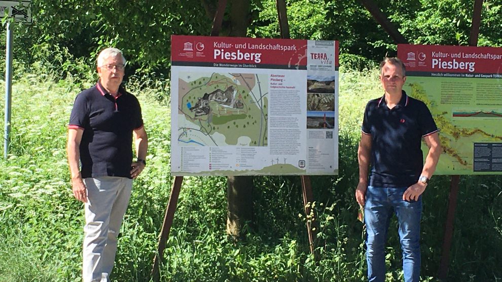 Ernst August Schulterobben und Dirk Hildebrandt am Parkplatz Grubenweg in Lechtingen. Foto: CDU