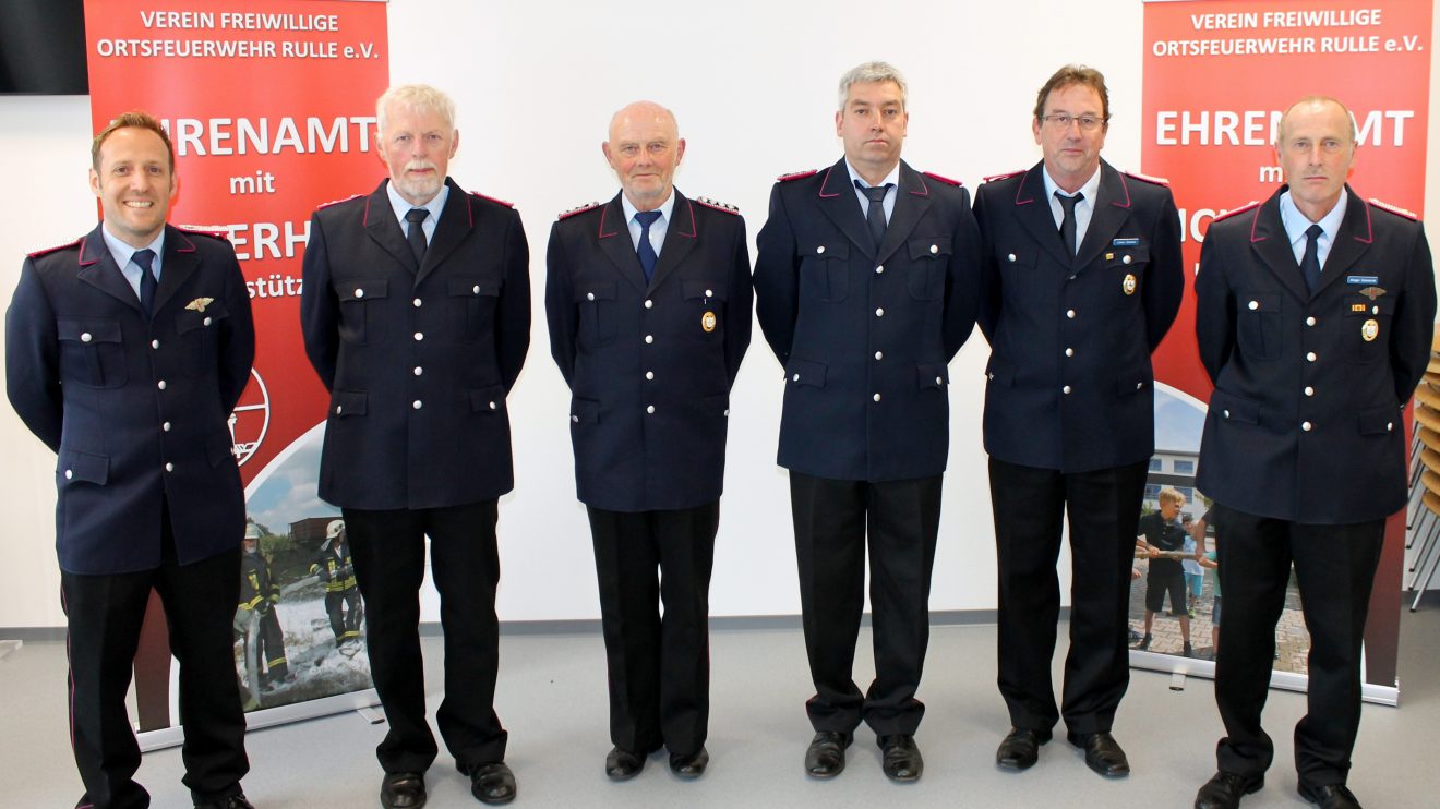 v.l.n.r.: GBM Timo Wischmeier-Raffelt, HFM Martin Lohmann, EHFM Ferdinand Hellermann, OLM Gabriel Menke, BM Lothar Gödeker & OBM Ansgar Osterbrink. Foto: Feuerwehr Rulle