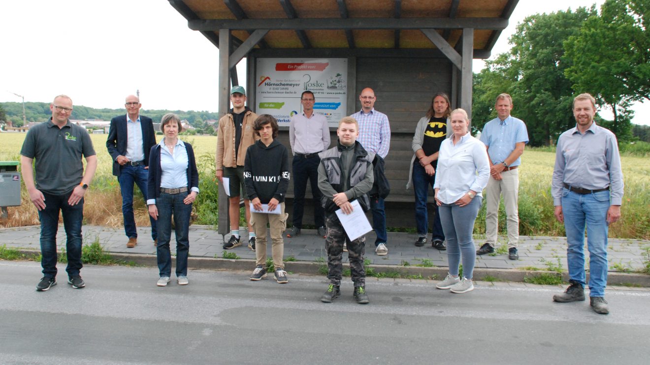 Gemeinsame GenerationenWerkstatt von Hörnschemeyer Dächer und Poske Garten- und Landschaftsbau mit der Realschule Wallenhorst. Foto: Babette Rüscher-Ufermann / Ursachenstiftung Osnabrück