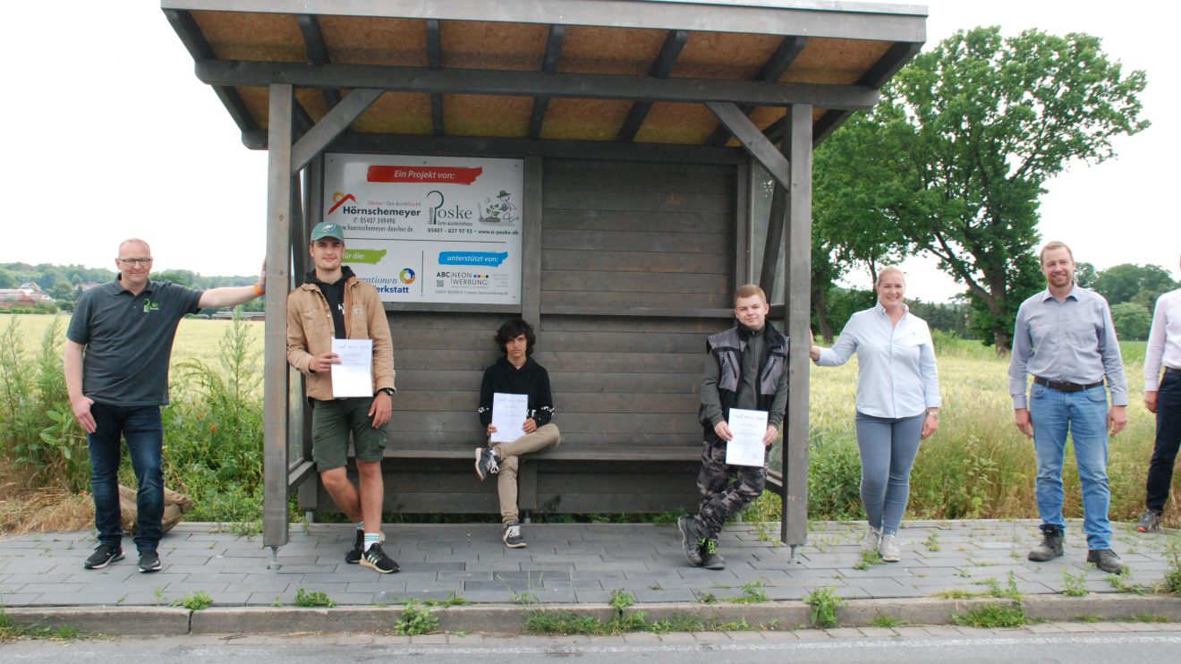 Gemeinsame GenerationenWerkstatt von Hörnschemeyer Dächer und Poske Garten- und Landschaftsbau mit der Realschule Wallenhorst. Foto: Babette Rüscher-Ufermann / Ursachenstiftung Osnabrück