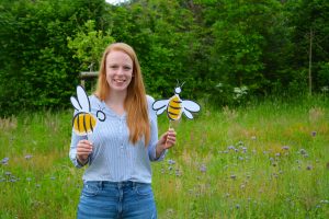 Mona Berstermann, Regionalmanagerin der ILE-Region "Hufeisen". Sie hat das Projekt "Mach's einfach bunt! Gartenparadiese für Biene & Co." initiiert. Foto: pro-t-in GmbH
