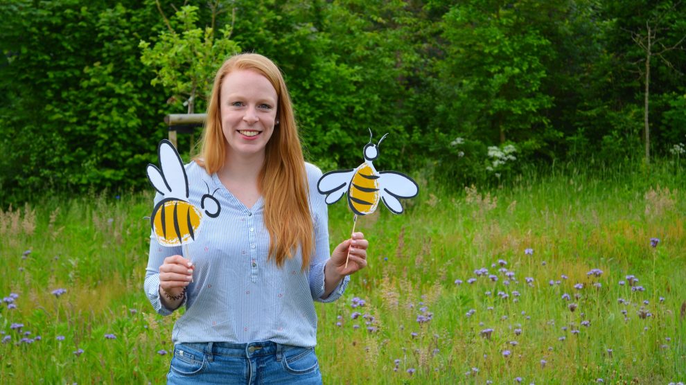 Mona Berstermann, Regionalmanagerin der ILE-Region "Hufeisen". Sie hat das Projekt "Mach's einfach bunt! Gartenparadiese für Biene & Co." initiiert. Foto: pro-t-in GmbH