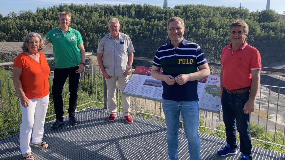 Stellen sich klar gegen eine Bauschuttdeponie am Piesberg: (von links) die SPD-Ratsmitglieder Ulrike Gering, Hauke Klein, Norbert Hörnschemeyer, Guido Pott und Hans Stegemann. Foto: SPD Wallenhorst