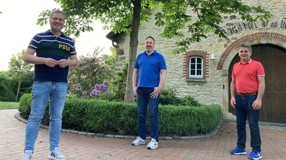 Freuen sich über die Fördermittel zur Neugestaltung des Areals: Guido Pott (Gruppenvorsitzender), Hendrik Remme (Vorsitzender der SPD Wallenhorst) und Hans Stegemann (Ratsvorsitzender). Foto: SPD Wallenhorst