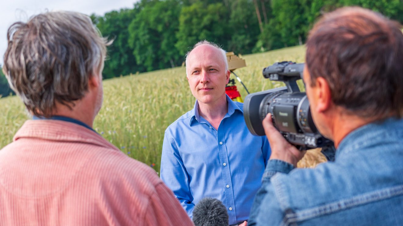 André Sieland im Interview mit dem Fernsehsender arte. Foto: André Thöle / Gemeinde Wallenhorst