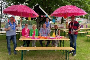 Vorfreude auf ein buntes Bürgerdinner im Bürgerbiergarten (v.li.): Johannes Beckmann, Sarah Tausch, Ines Brünger, Mario Heinhold, Hans-Jürgen Klumpe, Annegret Rethmann und Stefan Ludwig. Foto: René Sutthoff / Konsequent PR