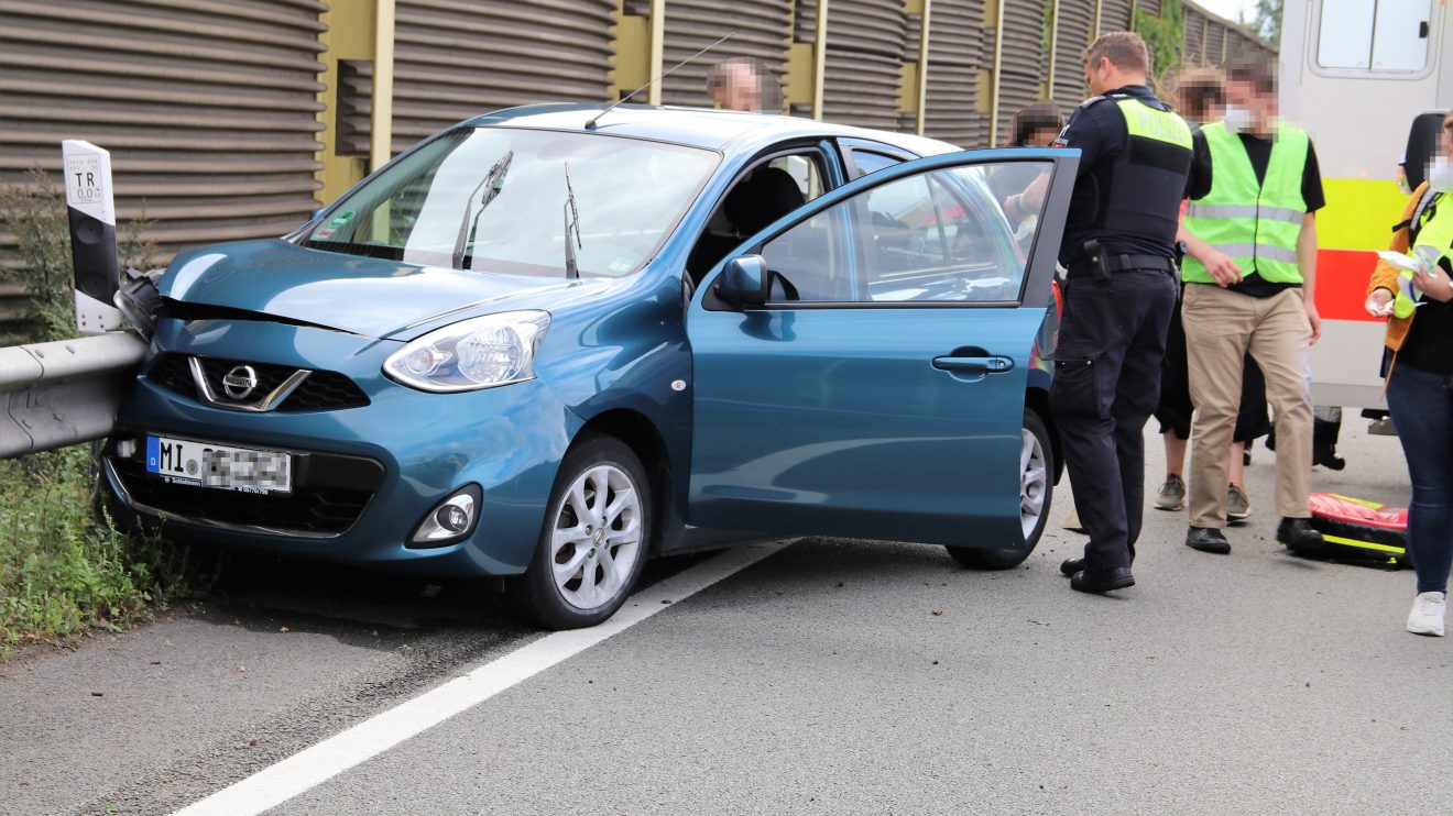 An der Anschlussstelle Osnabrück-Nord in Wallenhorst hat sich am Samstagnachmittag schwerer Verkehrsunfall ereignet. Auch ein Rettungshubschrauber war im Einsatz. Foto: Marc Dallmöller / md-foto.com