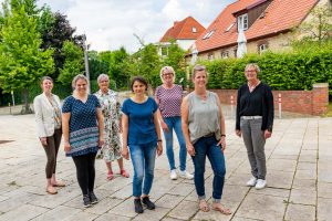 Für einen guten Start ins Leben sorgen (von links): Lisa Guhe (Familienservicebüro), Thea Stolte, Renate Witte, Mona Elbel, Christina Middendorp (Familienservicebüro), Astrid Wesselkamp und Kornelia Böert. Foto: André Thöle / Gemeinde Wallenhorst