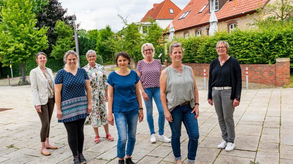 Für einen guten Start ins Leben sorgen (von links): Lisa Guhe (Familienservicebüro), Thea Stolte, Renate Witte, Mona Elbel, Christina Middendorp (Familienservicebüro), Astrid Wesselkamp und Kornelia Böert. Foto: André Thöle / Gemeinde Wallenhorst