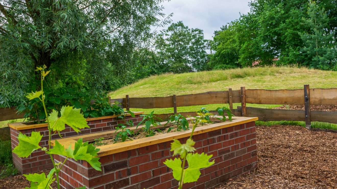 Die Hochbeete wurden mit Klinkern aus der örtlichen Ziegelei gebaut. Foto: André Thöle / Gemeinde Wallenhorst