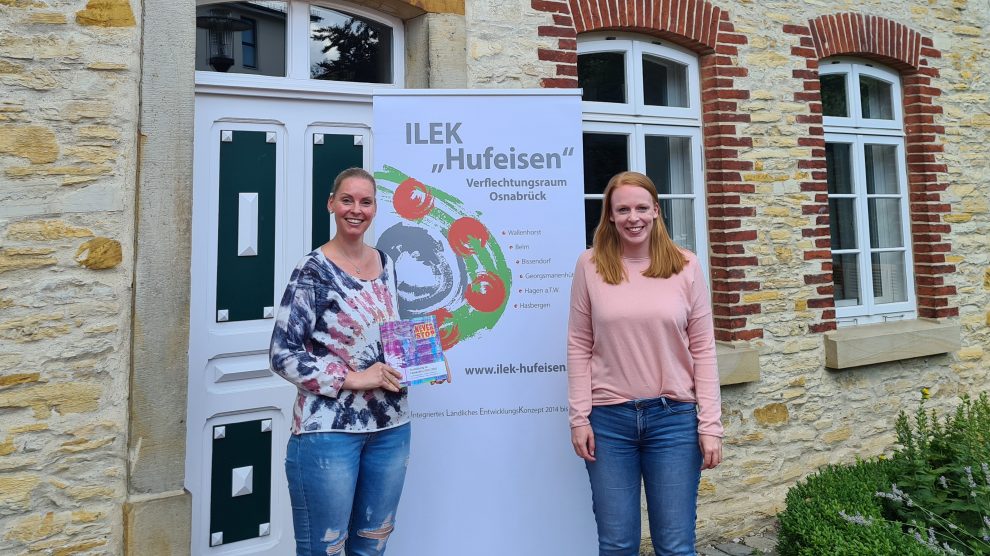 Stephanie Letkemann von der LEB und Regionalmanagerin Mona Berstermann organisieren die Ausbildung zum Hufeisen-Guide. Foto: LEB Wallenhorst
