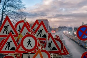 Auf der A1 kommt es durch Markierungsarbeiten zu einer Vollsperrung der Aus- und Auffahrt Osnabrück-Hafen. Symbolfoto: Bruno/Germany / Pixabay