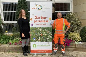 Wallenhorsts Umweltbeauftrage Isabella Draber und Josef Nölker, gelernter Garten- und Landschaftsbauer sowie Mitarbeiter des Bauhofs der Gemeinde Wallenhorst. Foto: Gemeinde Wallenhorst