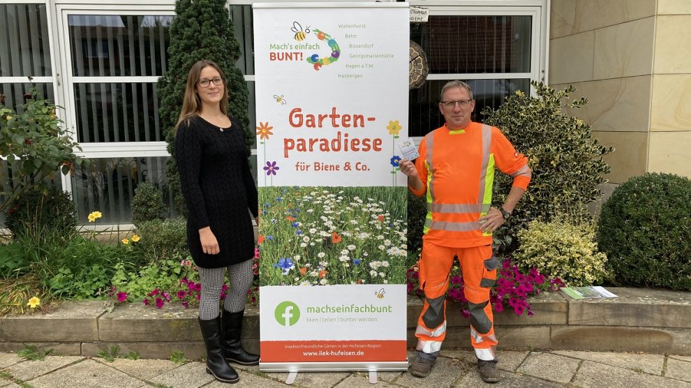 Wallenhorsts Umweltbeauftrage Isabella Draber und Josef Nölker, gelernter Garten- und Landschaftsbauer sowie Mitarbeiter des Bauhofs der Gemeinde Wallenhorst. Foto: Gemeinde Wallenhorst