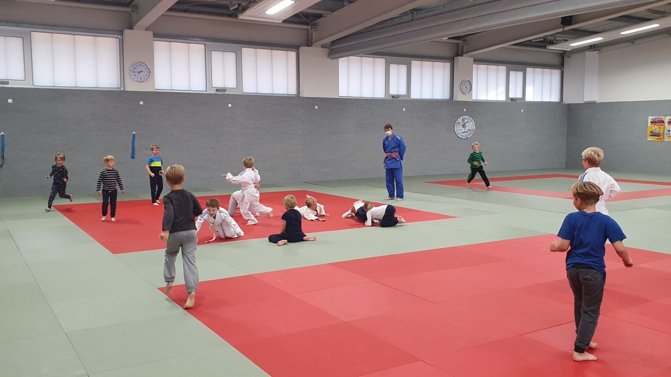 Eindrücke von den ersten Trainings der Anfängerkurse. Foto: Blau Weiss Hollage