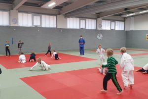 Eindrücke von den ersten Trainings der Anfängerkurse. Foto: Blau Weiss Hollage