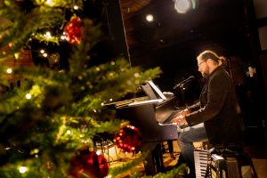 Die Weihnachtskonzerte von Ombre di Luci in der Wallenhorster Hofstelle Duling gehören für viele Fans zur Einstimmung auf das Fest dazu wie Tannenbäume und Plätzchenduft. Foto: André Thöle