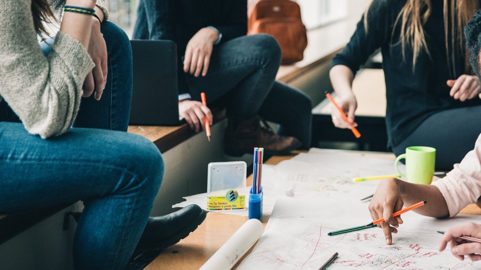 Große Freude herrschte zu Beginn des Schuljahres an der Alexanderschule Wallenhorst: die Bildungseinrichtung ist eine von 65 Schulen in ganz Niedersachsen, die am „Modellprojekt Zukunftsschule“ des Landes Niedersachsen teilnehmen darf. Symbolfoto: Stocksnap / Pixabay