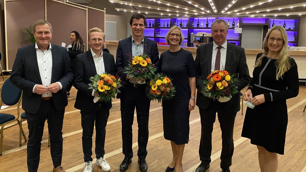 Guido Pott (stellv. Kreistagsvorsitzender), Michael Lührmann (stellv. Landrat), Dr. André Berghegger (Kreistagsvorsitzender), Christiane Rottmann (stellv. Landrätin), Werner Lager (stellv. Landrat), Anna Kebschull (Landrätin), von links nach rechts. Foto: SPD Wallenhorst