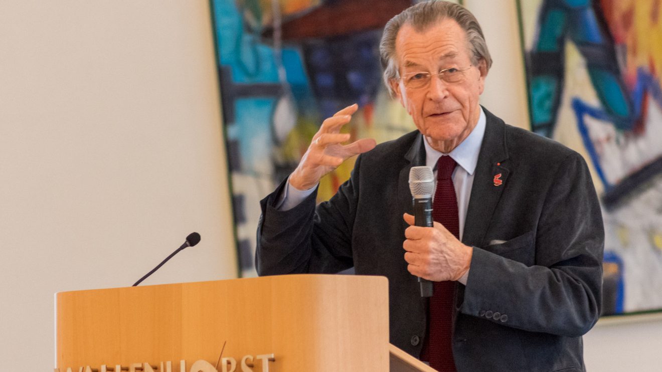 Franz Müntefering spricht zu Gästen aus Vereinen, Verbänden, Wirtschaft und Politik. Foto: André Thöle / Gemeinde Wallenhorst