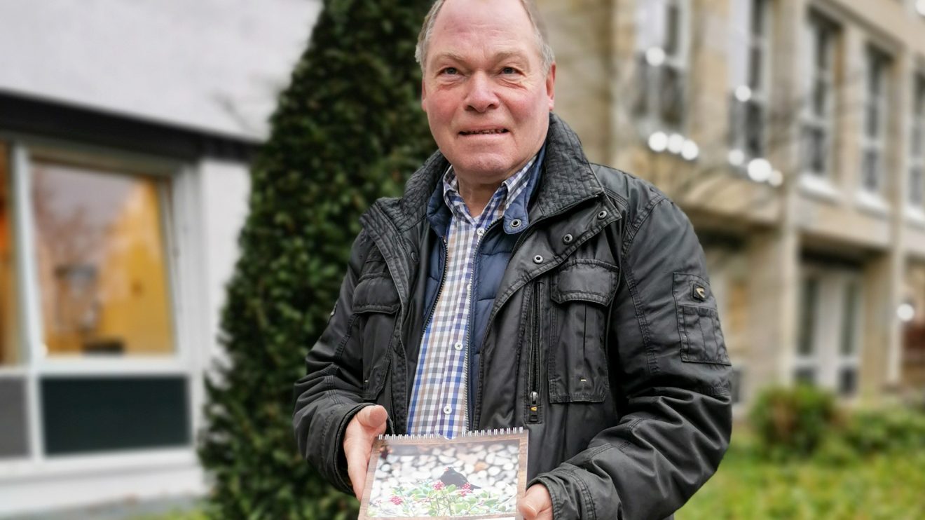 Mit dem Motiv „Die Amsel holt die Ilexbeeren“ sicherte sich Richard Rawert den dritten Platz. Foto: Isabella Draber