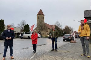 v.l. die Hollager SPD-VertreterInnen Guido Pott, Ulrike Gering, Hubert Pohlmann und Hauke Klein begrüßen das städtebauliche Entwicklungskonzept für den Ortskern Hollage. Foto: SPD Wallenhorst