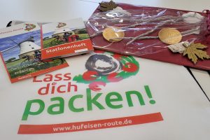 Beim Gewinnspiel im Stationenheft der Hufeisen-Region wurden sechs Preisträger ausgezeichnet. Foto: Regionalmanagement „Hufeisen“ / pro-t-in GmbH