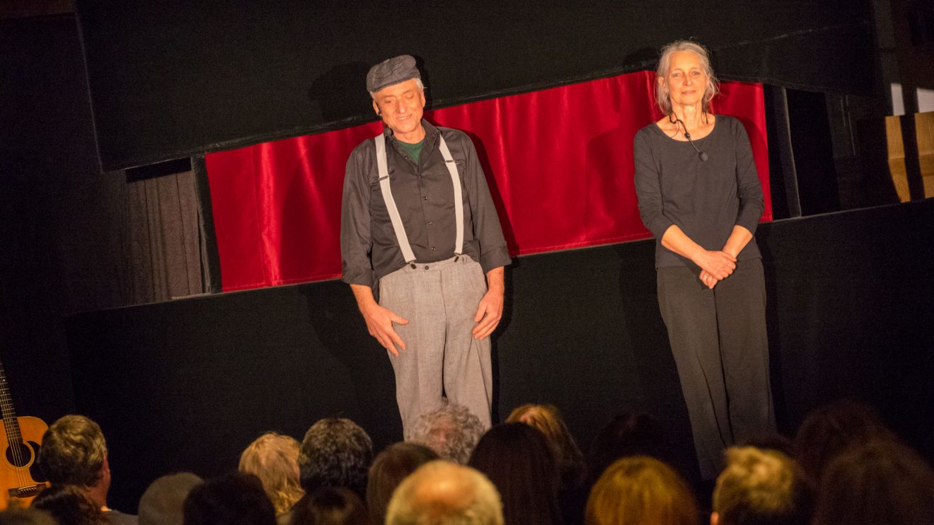 Halten die Fäden seit über 40 Jahren in der Hand: Harald und Dagmar Voß. Foto: André Thöle / Gemeinde Wallenhorst