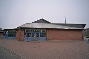 In der großen Sporthalle / Mehrzweckhalle in Lechtingen findet der Flohmarkt rund ums Kind statt. Foto: Christian Nobis