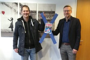 Mario Wöstmann (links, Vorstand Bündnis 90 / Die Grünen Ortsverband Wallenhorst) und Otto Steinkamp (Bürgermeister). Foto: Mario Wöstmann