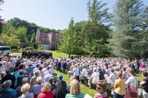 Zum ökumenischen Freiluftgottesdienst laden die Evangelisch-lutherischen Gemeinden Matthäus, Thomas und Paul-Gerhardt gemeinsam mit der katholischen Pfarrei Christus König am Pfingstmontag in den Garten von Kloster Nette ein. Foto: Pfarrei Christus König