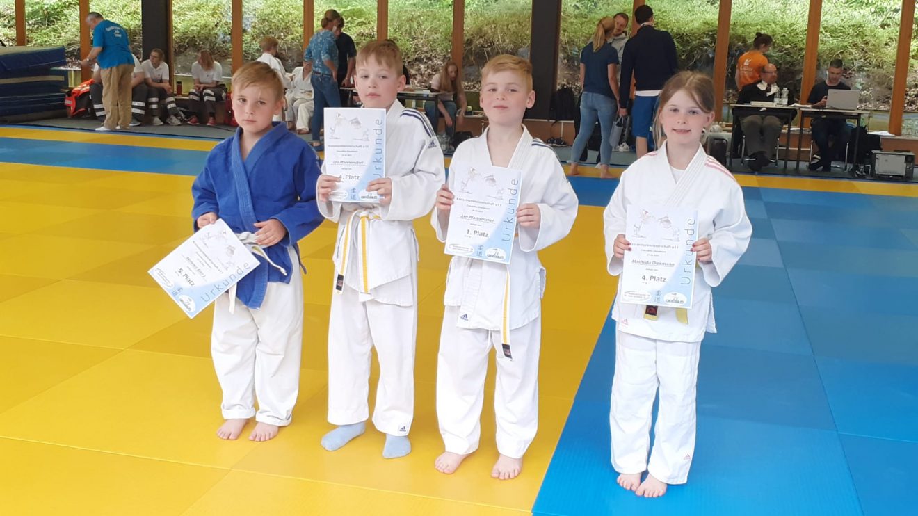 Die jungen Hollager Judoka bei der Kreismeisterschaft der u11 und u15 in Osnabrück. Foto: Blau-Weiss Hollage