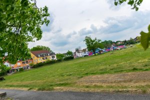 Ideen für die Gestaltung der „Grünen Wiese“ im Wallenhorster Zentrum können die Bürgerinnen und Bürger in einer Entwurfswerkstatt einbringen. Foto: André Thöle / Gemeinde Wallenhorst