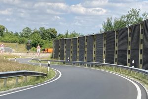 Die 30 Meter lange Lücke in der 716 Meter langen Lärmschutzwand in der Auffahrt von der B68 auf die A1 Richtung Bremen ist wieder geschlossen. Foto: Autobahn Westfalen/Birgit Kunz