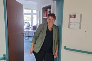 Die Landtagskandidatin von Bündnis 90/ Die Grünen für den Wahlkreis 75, Mareen Guth, selbst im Bereich der Pflege tätig, äußert sich zur Situation im Wallenhorst. Foto: Mareen Guth