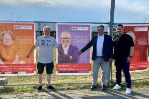 Der gesamte Vorstand des DRK Wallenhorst und das „Team Hausnotruf“ freuen sich über den Start des Projektes. Foto: DRK Wallenhorst