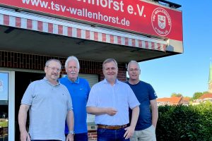 Die Vorstandsmitglieder Frank Schurr, Manfred Dierker und Gerhard Lorenz blicken gemeinsam mit dem Landtagsabgeordneten Guido Pott (dritter v.l.) optimistisch auf das geplante Modernisierungsvorhaben. Foto: Hendrik Chmiel / Büro Guido Pott