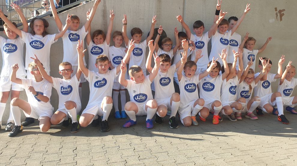 Die stolzen Einlaufkinder der Sportfreunde Lechtingen beim Spiel VfL Osnabrück gegen Ingolstadt. Foto: Sportfreunde Lechtingen