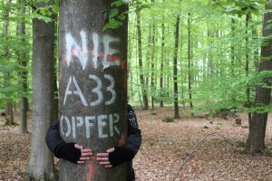 (Erste) Osnabrücker Landpartie - gegen die A33 Nord. Foto: Lili Sasse