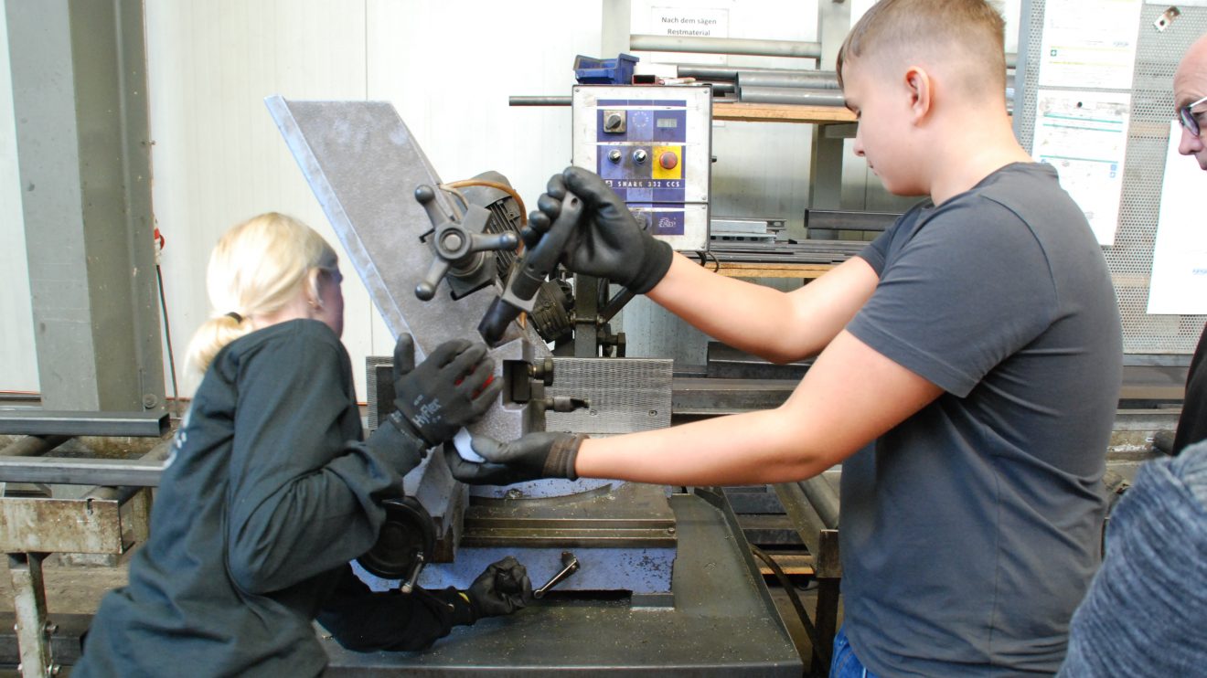 Einblicke aus der aktuellen GenerationenWerkstatt im Wallenhorster Unternehmen Purplan. Foto: Babette Rüscher-Ufermann