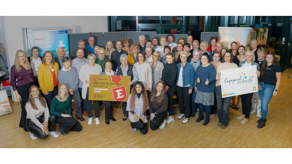 Landrätin Anna Kebschull (ganz links) überreichte in diesem Jahr wieder persönlich die Ehrenamtskarte. Foto: Landkreis Osnabrück/Aileen Rogge