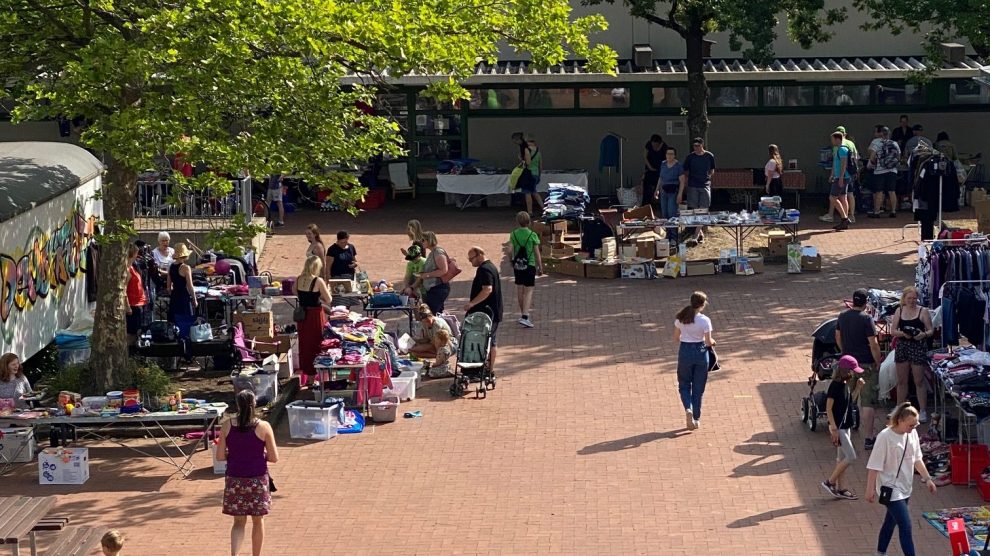 Erfolgreicher Flohmarkt an der Thomas-Morus-Schule zugunsten ukrainischer Flüchtlinge und dem Verein „Der kleine Nazareno“. Foto: Thomas-Morus-Schule