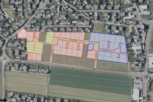 60 Grundstücke stehen im Gebiet „Westlich Stadtweg“ zur Verfügung. Blau dargestellt die Erbbaugrundstücke für Einfamilienhäuser, in Rot die Eigentumsgrundstücke für Einfamilienhäuser und in Gelb die Eigentumsgrundstücke für Doppelhaushälften. Foto: Gemeinde Wallenhorst