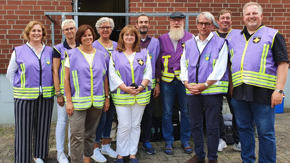 Ist rund um die Uhr einsatzbar: Das Team der Notfallseelsorge Osnabrück mit (von links) Annette von Wittich, Anke Ehrich, Sigrun Ratzmann, Sabine Flatau, Hermine Oess, Michael Randelhoff, Egbert Ebke, Michael von Wittich, Kimm Herlyn und Thomas Herzberg. Foto: privat