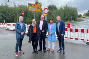 Die Freien Demokraten fordern die Prüfung von Verkehrsalternativen (v.l.n.r.: Markus Steinkamp (Fraktionsvorsitzender FDP Wallenhorst), Silke Dürkoop-Wortmann (Ratsfrau FDP Belm); Jörg Bode, MdL (Landesverkehrsminister a.D.), Anke Wittemann (Landtagskandidatin), Lutz Haunhorst (FDP Kreisgeschäftsführer). Foto: FDP Osnabrück-Land