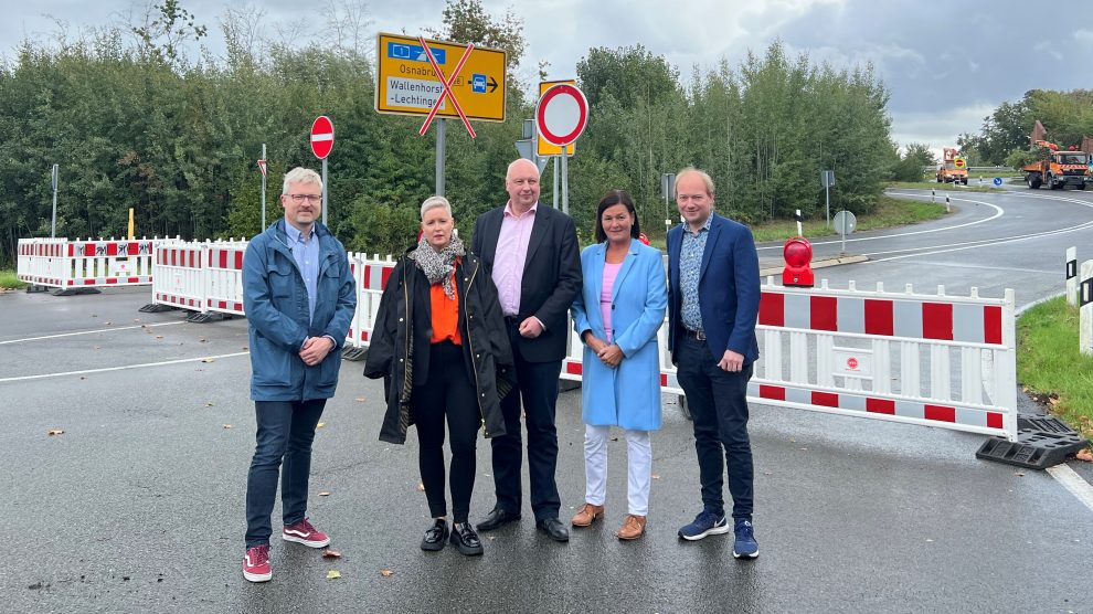 Die Freien Demokraten fordern die Prüfung von Verkehrsalternativen (v.l.n.r.: Markus Steinkamp (Fraktionsvorsitzender FDP Wallenhorst), Silke Dürkoop-Wortmann (Ratsfrau FDP Belm); Jörg Bode, MdL (Landesverkehrsminister a.D.), Anke Wittemann (Landtagskandidatin), Lutz Haunhorst (FDP Kreisgeschäftsführer). Foto: FDP Osnabrück-Land