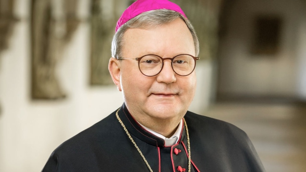 Bischof Bode zelebriert das Festhochamt zum 100. Kirchweihfest von St. Josef Hollage. Foto: Bistum Osnabrück