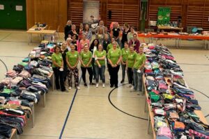 Der Basar „Rund ums Kind“ findet am Samstag, 20. April, in der Turnhalle in Wallenhorst statt. Hier ein Archivfoto: Basar „Rund ums Kind“-Team Wallenhorst 2022