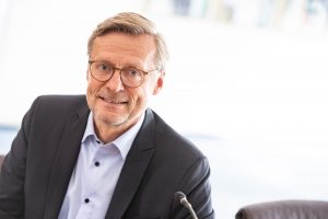 Bürgermeister Otto Steinkamp lädt alle Bürgerinnen und Bürger herzlich ein, ihre Anliegen in den Bürgerforen mit ihm zu diskutieren. Foto: CLEAN Fotostudio